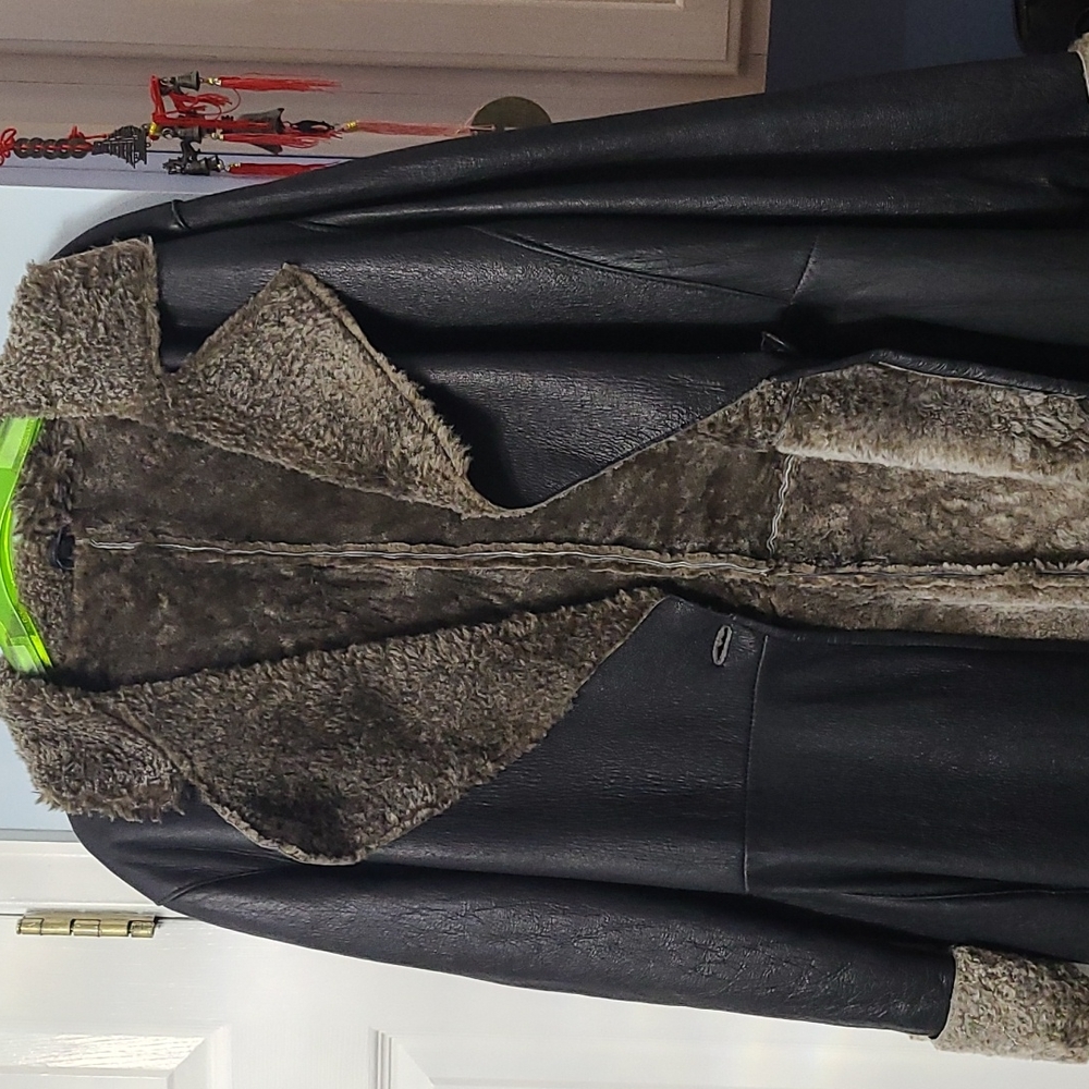 Ladies shearing long coat - Picture 2 of 7